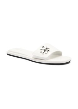 TORY BURCH Skórzane klapki T LOCK ze sklepu Gomez Fashion Store w kategorii Klapki damskie - zdjęcie 184313448