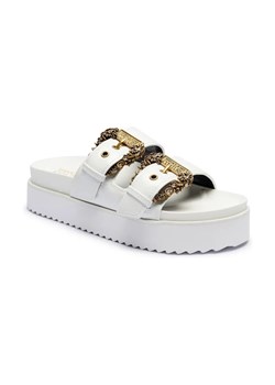 Versace Jeans Couture Klapki ARIZONA ze sklepu Gomez Fashion Store w kategorii Klapki damskie - zdjęcie 184314516