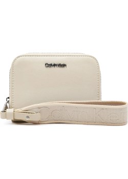 Calvin Klein Portfel GRACIE MEDIUM ZIP ze sklepu Gomez Fashion Store w kategorii Portfele damskie - zdjęcie 184318495