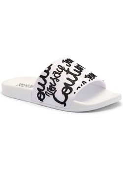Versace Jeans Couture Klapki SHELLY ze sklepu Gomez Fashion Store w kategorii Klapki damskie - zdjęcie 184321776