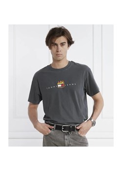 Tommy Jeans T-shirt LINEAR FIRE FLAG | Relaxed fit ze sklepu Gomez Fashion Store w kategorii T-shirty męskie - zdjęcie 184327917