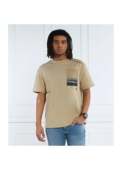 Calvin Klein Jeans T-shirt SERENITY BACK GRAPHIC | Regular Fit ze sklepu Gomez Fashion Store w kategorii T-shirty męskie - zdjęcie 184331627