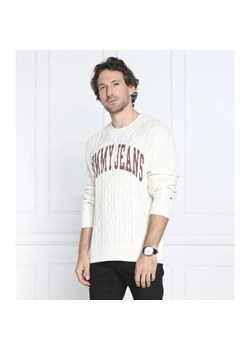 Tommy Jeans Sweter COLLEGIATE | Relaxed fit ze sklepu Gomez Fashion Store w kategorii Swetry męskie - zdjęcie 184338488
