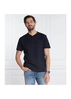 Tommy Hilfiger T-shirt HENLEY | Regular Fit ze sklepu Gomez Fashion Store w kategorii T-shirty męskie - zdjęcie 184342435