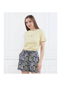 Tommy Jeans T-shirt TJW REG COLOR SERIF LINEAR SS | Regular Fit ze sklepu Gomez Fashion Store w kategorii Bluzki damskie - zdjęcie 184343115