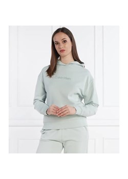 Calvin Klein Bluza HERO LOGO | Regular Fit ze sklepu Gomez Fashion Store w kategorii Bluzy damskie - zdjęcie 184343595