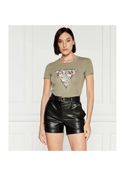 GUESS T-shirt CHERRY FLOWER | Slim Fit ze sklepu Gomez Fashion Store w kategorii Bluzki damskie - zdjęcie 184349337