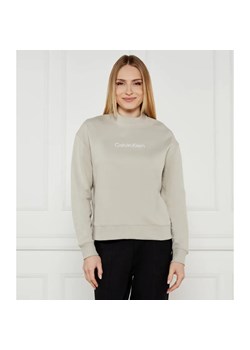 Calvin Klein Bluza HERO LOGO | Regular Fit ze sklepu Gomez Fashion Store w kategorii Bluzy damskie - zdjęcie 184350699