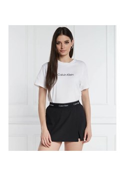 Calvin Klein T-shirt HERO LOGO | Regular Fit ze sklepu Gomez Fashion Store w kategorii Bluzki damskie - zdjęcie 184356898