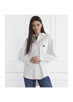 Tommy Jeans Koszula TJW BADGE BOYFRIEND SHIRT | Boyfriend fit ze sklepu Gomez Fashion Store w kategorii Koszule damskie - zdjęcie 184357945