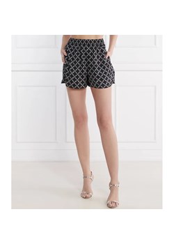 Michael Kors Satynowe szorty EMPIRE | Regular Fit ze sklepu Gomez Fashion Store w kategorii Szorty - zdjęcie 184504558