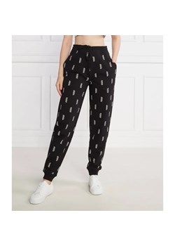 HUGO Spodnie dresowe Jogger | Regular Fit ze sklepu Gomez Fashion Store w kategorii Spodnie damskie - zdjęcie 184504578