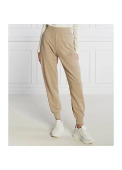 Calvin Klein Jeans Spodnie dresowe | Regular Fit ze sklepu Gomez Fashion Store w kategorii Spodnie damskie - zdjęcie 184504866
