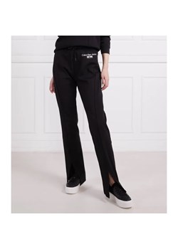 Calvin Klein Jeans Spodnie dresowe | Regular Fit ze sklepu Gomez Fashion Store w kategorii Spodnie damskie - zdjęcie 184505789