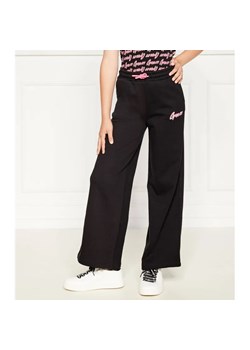 Guess Spodnie dresowe | Regular Fit ze sklepu Gomez Fashion Store w kategorii Spodnie dziewczęce - zdjęcie 184505806
