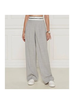 Marc Cain Spodnie | flare fit | z dodatkiem wełny ze sklepu Gomez Fashion Store w kategorii Spodnie damskie - zdjęcie 184506265