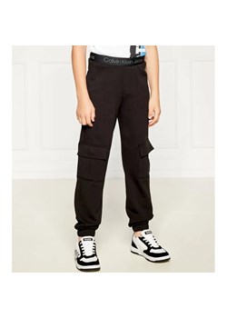 Calvin Klein Jeans Spodnie dresowe | Regular Fit ze sklepu Gomez Fashion Store w kategorii Spodnie chłopięce - zdjęcie 184506586