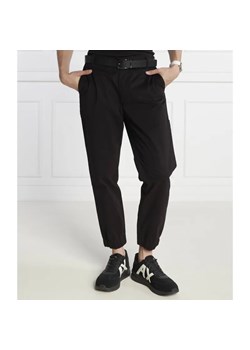 Armani Exchange Spodnie jogger p50 | Regular Fit ze sklepu Gomez Fashion Store w kategorii Spodnie męskie - zdjęcie 184506668