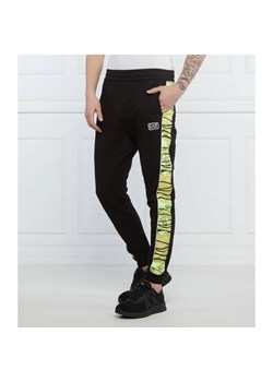EA7 Spodnie dresowe | Regular Fit ze sklepu Gomez Fashion Store w kategorii Spodnie męskie - zdjęcie 184506715