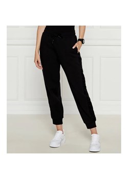 EA7 Spodnie dresowe | Regular Fit ze sklepu Gomez Fashion Store w kategorii Spodnie damskie - zdjęcie 184506736