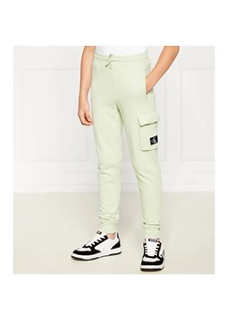 Calvin Klein Jeans Spodnie dresowe | Relaxed fit ze sklepu Gomez Fashion Store w kategorii Spodnie chłopięce - zdjęcie 184507347