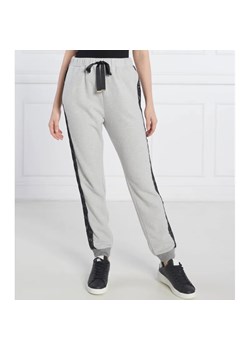 Liu Jo Rose Spodnie dresowe | Regular Fit ze sklepu Gomez Fashion Store w kategorii Spodnie damskie - zdjęcie 184507476