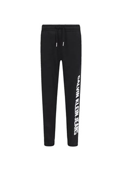 Calvin Klein Jeans Spodnie dresowe | Relaxed fit ze sklepu Gomez Fashion Store w kategorii Spodnie chłopięce - zdjęcie 184507617