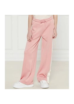 GUESS ACTIVE Spodnie dresowe | Relaxed fit ze sklepu Gomez Fashion Store w kategorii Spodnie dziewczęce - zdjęcie 184507847