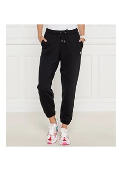 Guess Jeans Spodnie dresowe | Regular Fit ze sklepu Gomez Fashion Store w kategorii Spodnie damskie - zdjęcie 184507999
