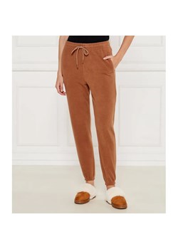 UGG Spodnie jogger CASSADY | Regular Fit ze sklepu Gomez Fashion Store w kategorii Spodnie damskie - zdjęcie 184508318