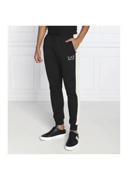 EA7 Spodnie dresowe | Regular Fit ze sklepu Gomez Fashion Store w kategorii Spodnie męskie - zdjęcie 184508549