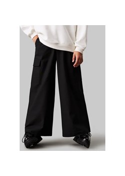 Calvin Klein Jeans Spodnie cargo | Relaxed fit ze sklepu Gomez Fashion Store w kategorii Spodnie dziewczęce - zdjęcie 184508689