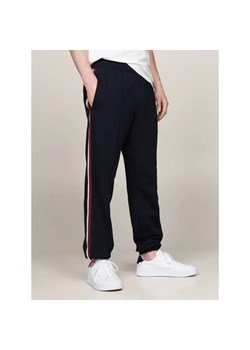 Tommy Hilfiger Spodnie dresowe | Regular Fit ze sklepu Gomez Fashion Store w kategorii Spodnie męskie - zdjęcie 184508778