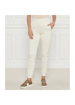 GUESS ACTIVE Spodnie dresowe | Regular Fit ze sklepu Gomez Fashion Store w kategorii Spodnie damskie - zdjęcie 184508807