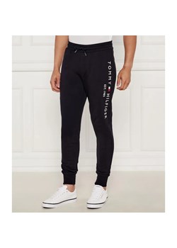 Tommy Hilfiger Spodnie dresowe | Regular Fit ze sklepu Gomez Fashion Store w kategorii Spodnie męskie - zdjęcie 184509079
