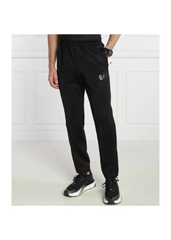 EA7 Spodnie dresowe | Regular Fit ze sklepu Gomez Fashion Store w kategorii Spodnie męskie - zdjęcie 184509348