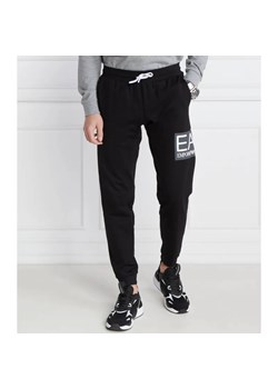 EA7 Spodnie dresowe | Regular Fit ze sklepu Gomez Fashion Store w kategorii Spodnie męskie - zdjęcie 184509968