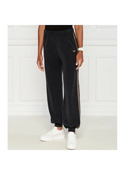 EA7 Spodnie dresowe | Regular Fit ze sklepu Gomez Fashion Store w kategorii Spodnie damskie - zdjęcie 184509987