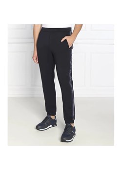 Emporio Armani Spodnie dresowe | Regular Fit ze sklepu Gomez Fashion Store w kategorii Spodnie męskie - zdjęcie 184510026