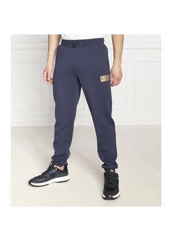 EA7 Spodnie dresowe | Regular Fit ze sklepu Gomez Fashion Store w kategorii Spodnie męskie - zdjęcie 184510197