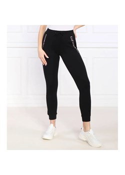 EA7 Spodnie dresowe | Regular Fit ze sklepu Gomez Fashion Store w kategorii Spodnie damskie - zdjęcie 184510345