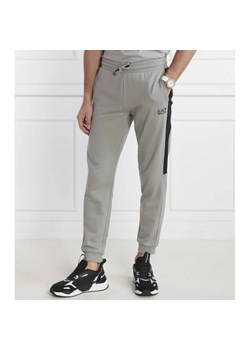 EA7 Spodnie dresowe | Regular Fit ze sklepu Gomez Fashion Store w kategorii Spodnie męskie - zdjęcie 184510398