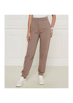 Calvin Klein Spodnie dresowe | Regular Fit ze sklepu Gomez Fashion Store w kategorii Spodnie damskie - zdjęcie 184510595