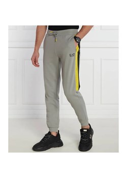 EA7 Spodnie dresowe | Regular Fit ze sklepu Gomez Fashion Store w kategorii Spodnie męskie - zdjęcie 184510866