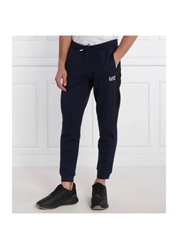 EA7 Spodnie dresowe | Regular Fit ze sklepu Gomez Fashion Store w kategorii Spodnie męskie - zdjęcie 184511185