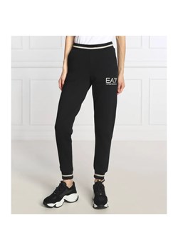 EA7 Spodnie dresowe | Regular Fit ze sklepu Gomez Fashion Store w kategorii Spodnie damskie - zdjęcie 184511495