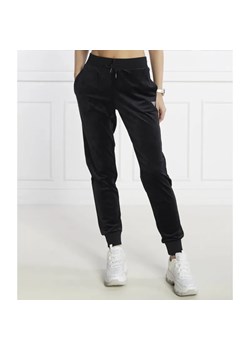 GUESS ACTIVE Spodnie dresowe | Regular Fit ze sklepu Gomez Fashion Store w kategorii Spodnie damskie - zdjęcie 184511575
