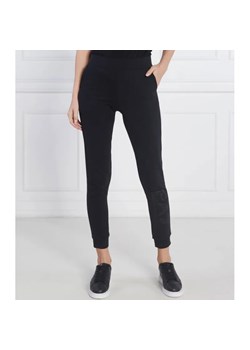 EA7 Spodnie dresowe | Slim Fit ze sklepu Gomez Fashion Store w kategorii Spodnie damskie - zdjęcie 184511848