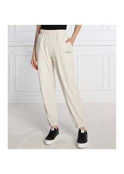 Calvin Klein Jeans Spodnie dresowe | Relaxed fit ze sklepu Gomez Fashion Store w kategorii Spodnie damskie - zdjęcie 184511936