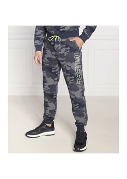 GUESS ACTIVE Spodnie dresowe | Regular Fit ze sklepu Gomez Fashion Store w kategorii Spodnie męskie - zdjęcie 184512177